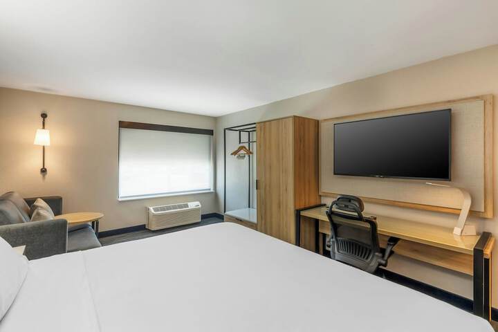 Room 25 of 48