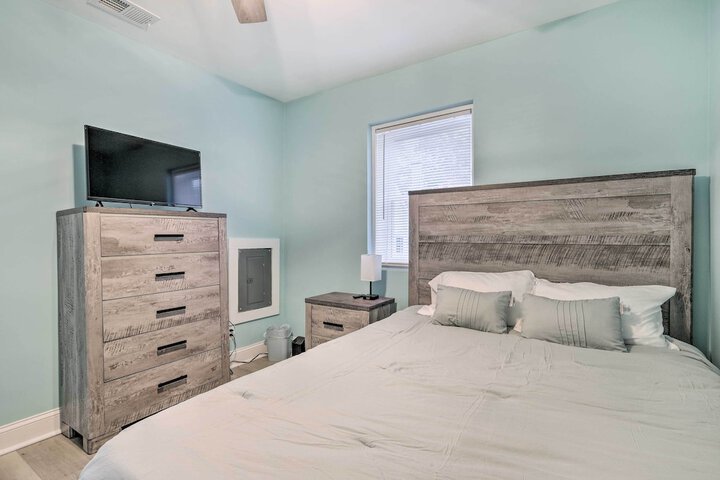 Updated North Beach Cottage: Pet Friendly!