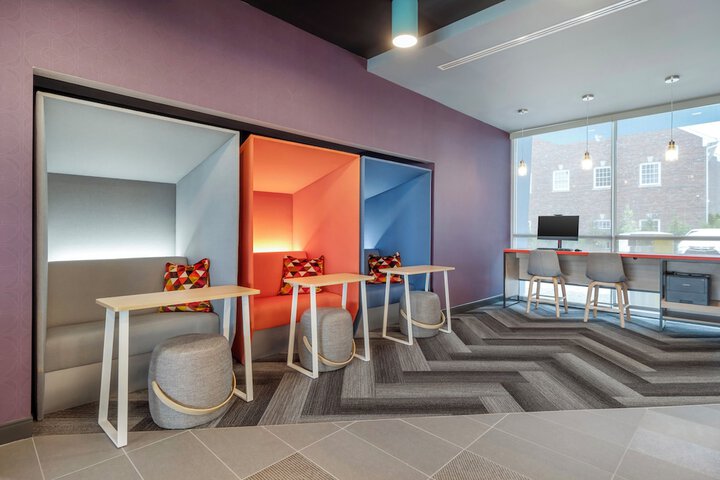 Business Center 21 of 21