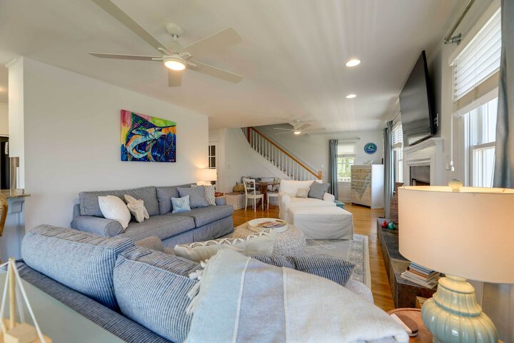 Waterfront Home w / Screened Porch & Sunsets