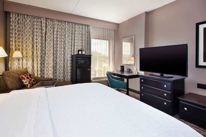 Hampton Inn & Suites Cleveland-Airport / Middleburg Heights