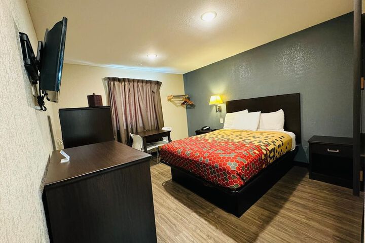 Room 6 of 11
