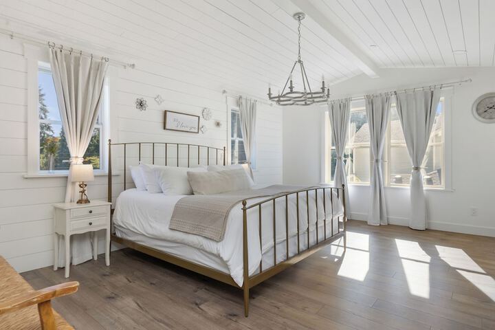 Serene 5BR Farmhouse Retreat Shoreline