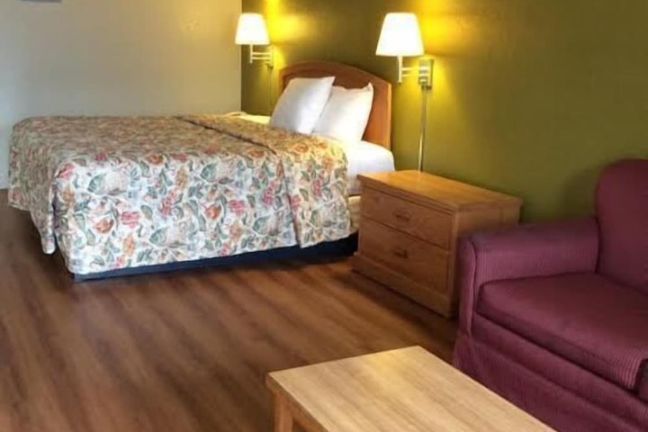 Room 9 of 20