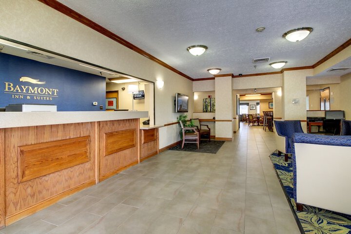 Baymont by Wyndham Galesburg