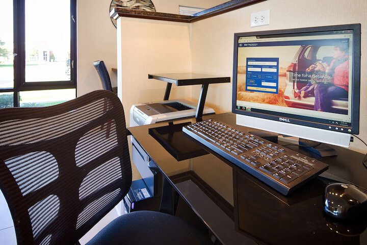 Business Center 27 of 27