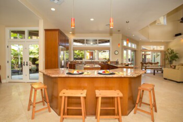 Pineapple Hale - Four Bedroom Home