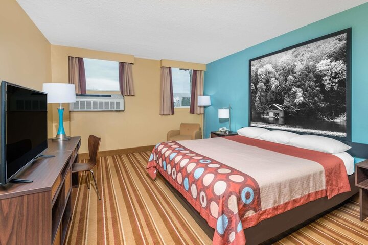 Room 12 of 32