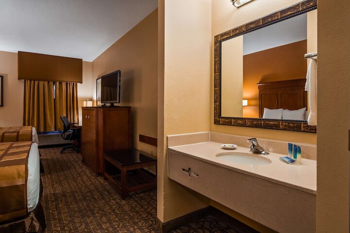 Room 13 of 18