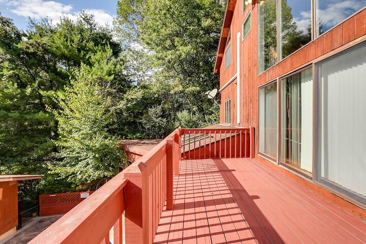 Spacious Woodbury Home w / Pool + Hot Tub!