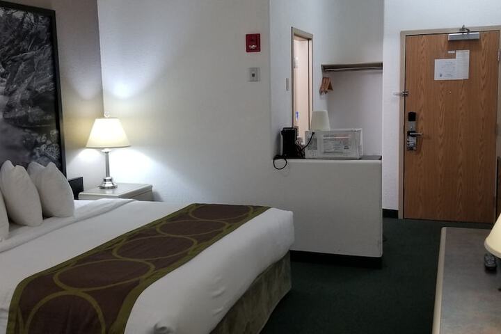 Room 15 of 28