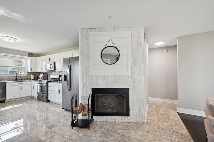 Charming Contemporary Family Home 3 Bedroom Home by RedAwning