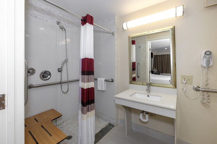 Room 10 of 32