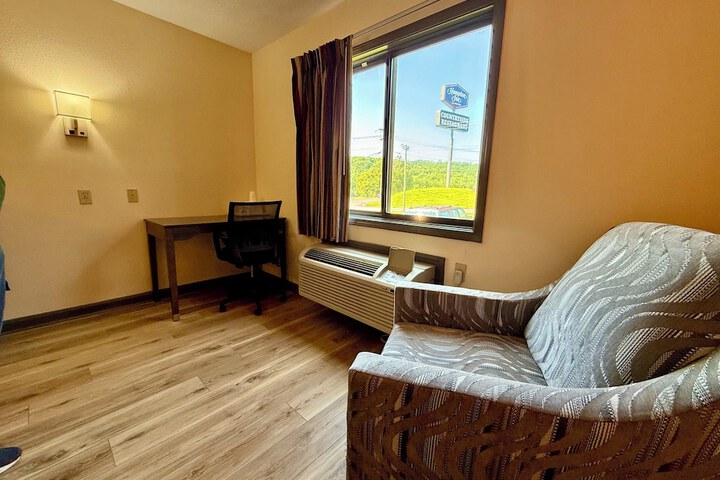 Super 8 by Wyndham Hillsville