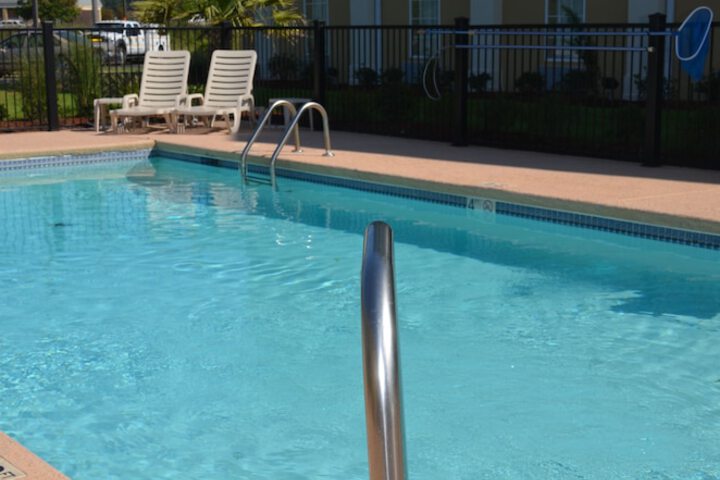 Pool 10 of 53