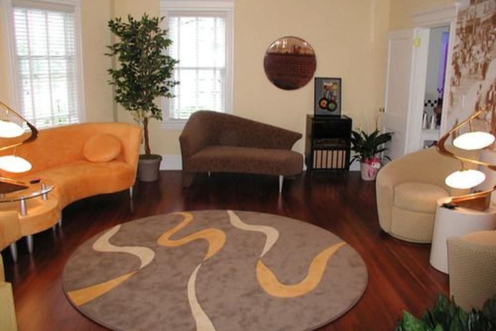 Lounge 69 of 77