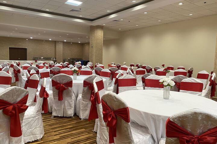 Ballroom/Hall 54 of 70