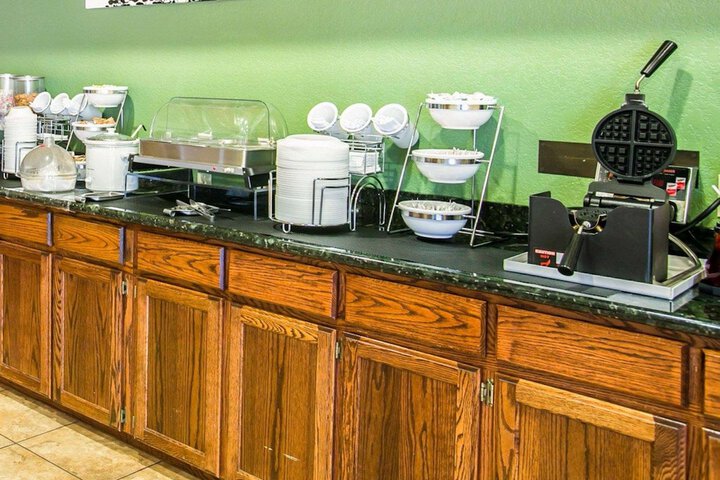 Breakfast/Coffee Service 25 of 31