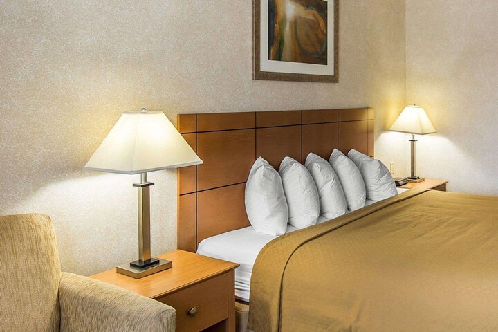 Quality Inn at Collins Road - Cedar Rapids