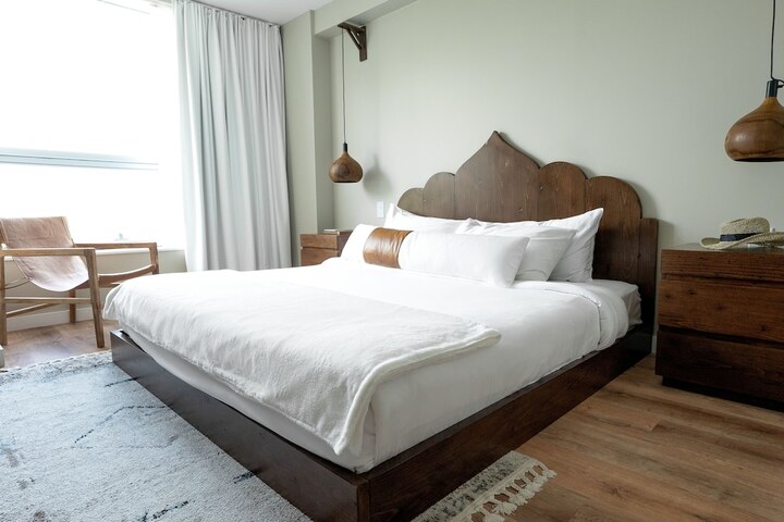 Room 33 of 60