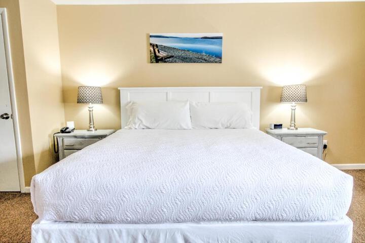 East Shore Lodging