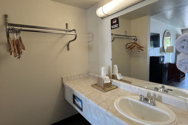 Room 11 of 22