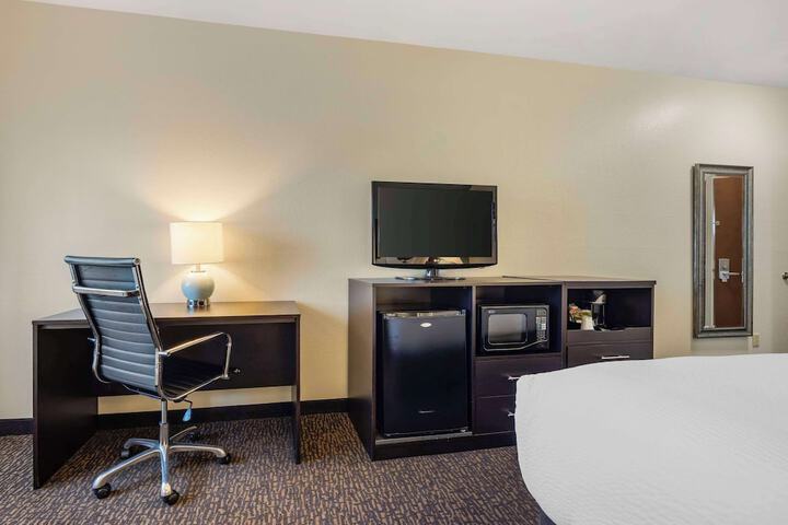 Room 8 of 32
