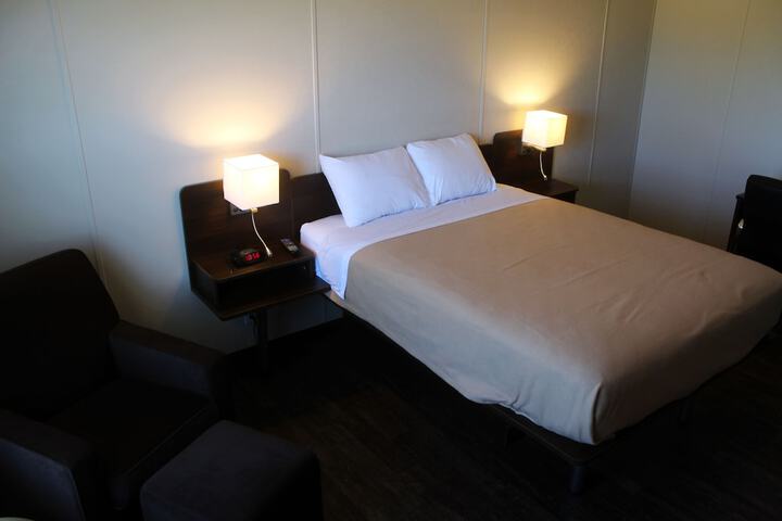 Room 6 of 10