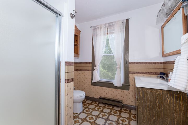 Room 32 of 96