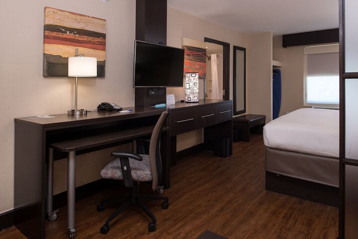 Room 34 of 103