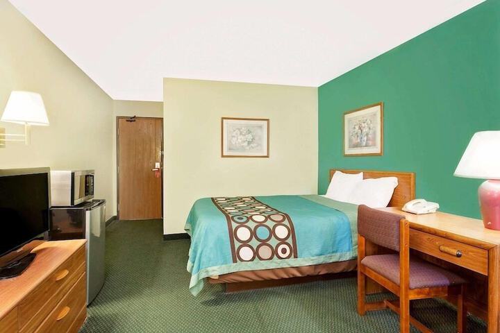 Room 11 of 23