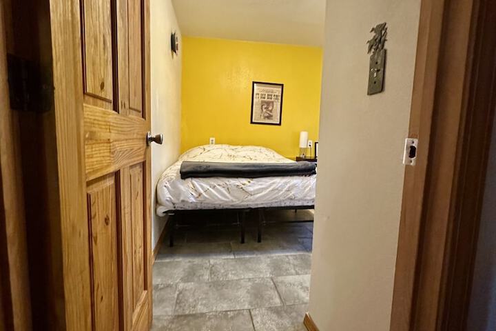 Room 16 of 34