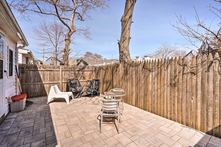 Bright Belmar Cottage Half Mi to Boardwalk!