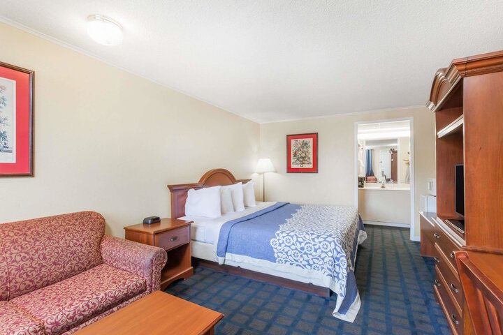 Room 10 of 14