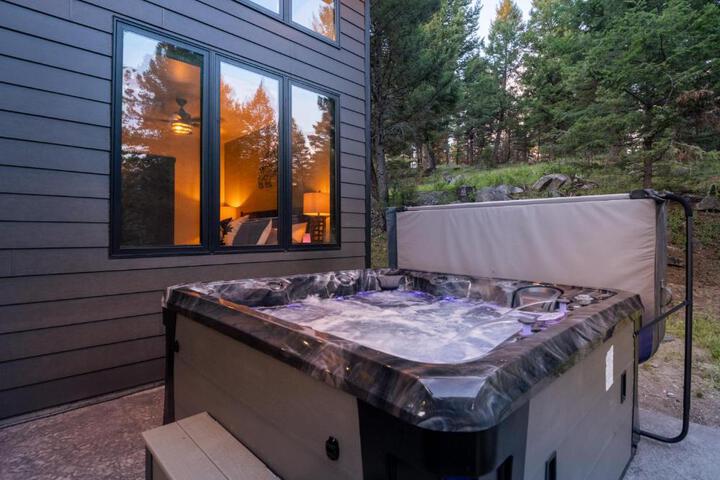 Granite Moose Hideaway Cabin
