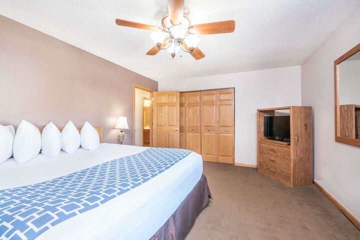 Room 10 of 19