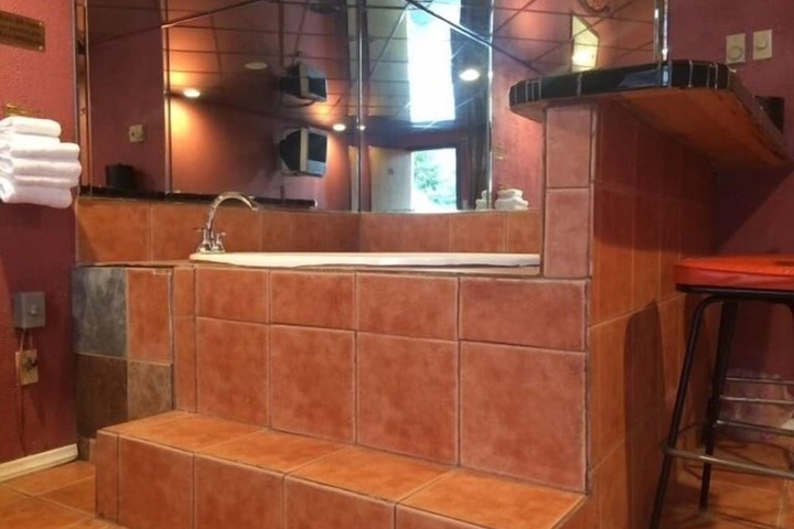 Hot Tub 25 of 26