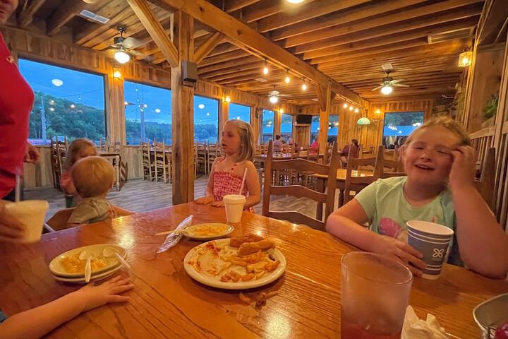 Dining 37 of 47
