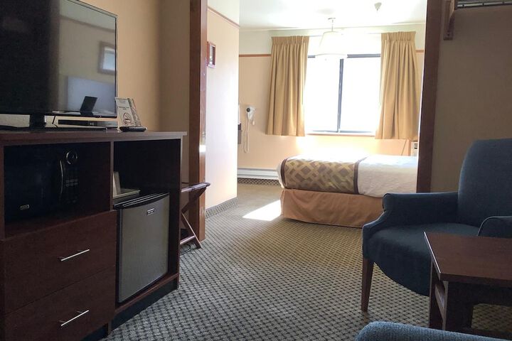 Luxury Inn & Suites