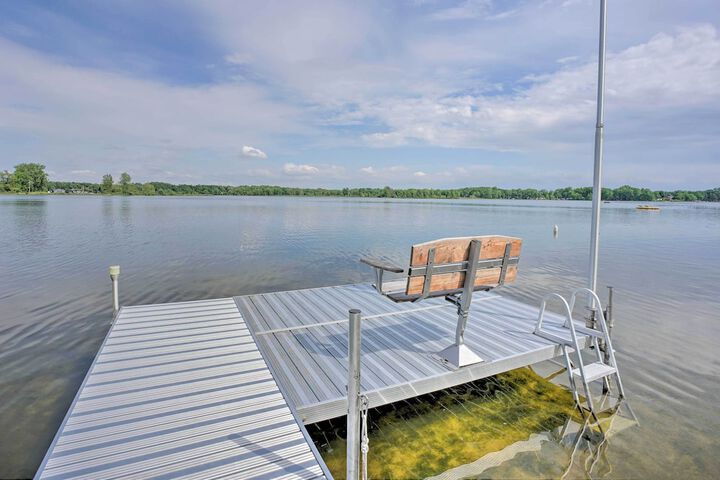 Coldwater Family Retreat w / Boat Dock & Grill!