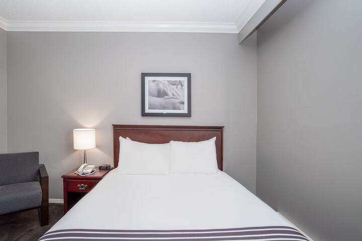 Room 7 of 28