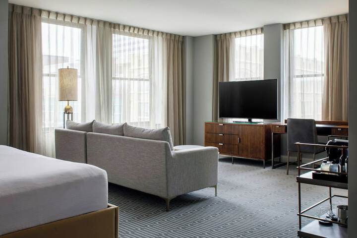 Ambassador Hotel Wichita Autograph Collection