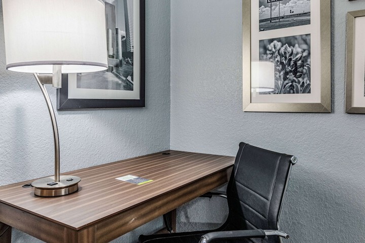 La Quinta Inn & Suites by Wyndham Tomball