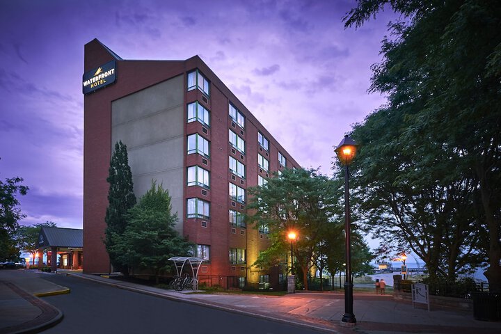 Waterfront Hotel Downtown Burlington