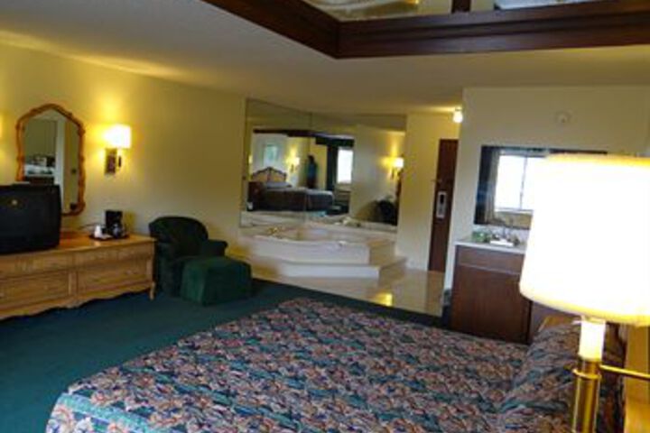 Magnuson Hotel & Suites Bellevue