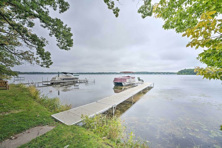 Spacious Lakehouse w / Deck Kayaks, & Dock!