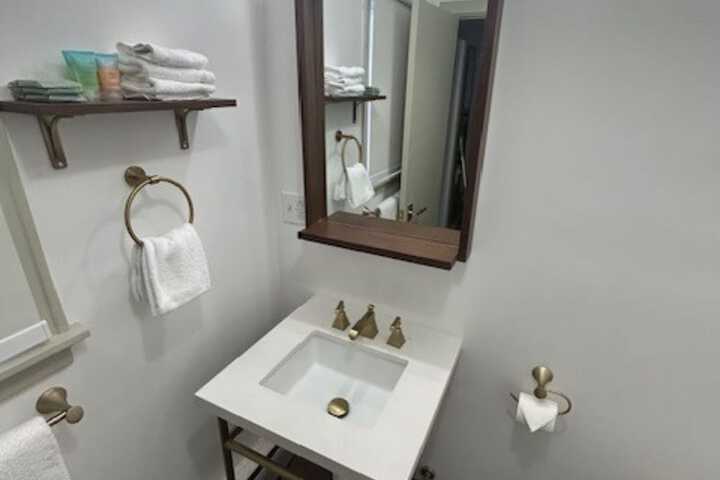 Colonial Inn & Creamery