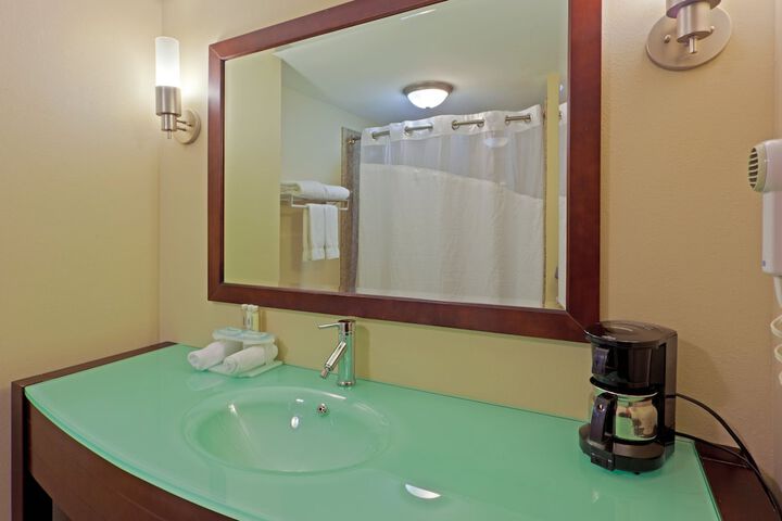 Room 15 of 32