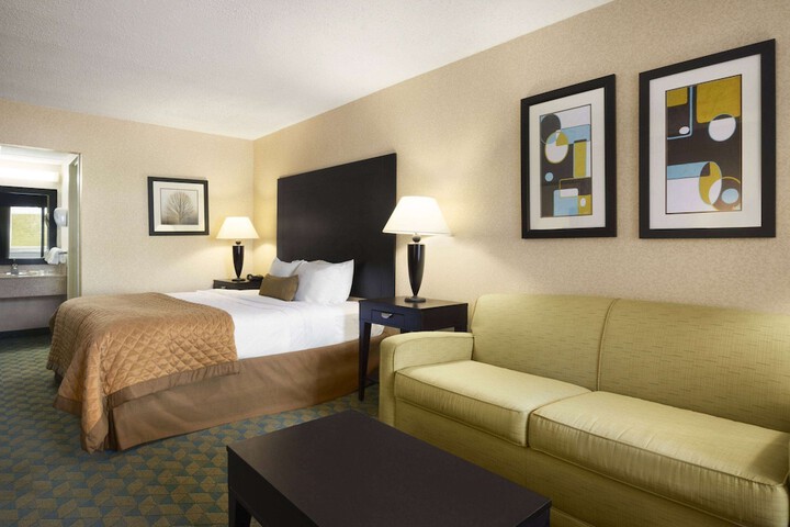 Room 11 of 37