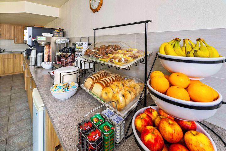 Breakfast/Coffee Service 64 of 72